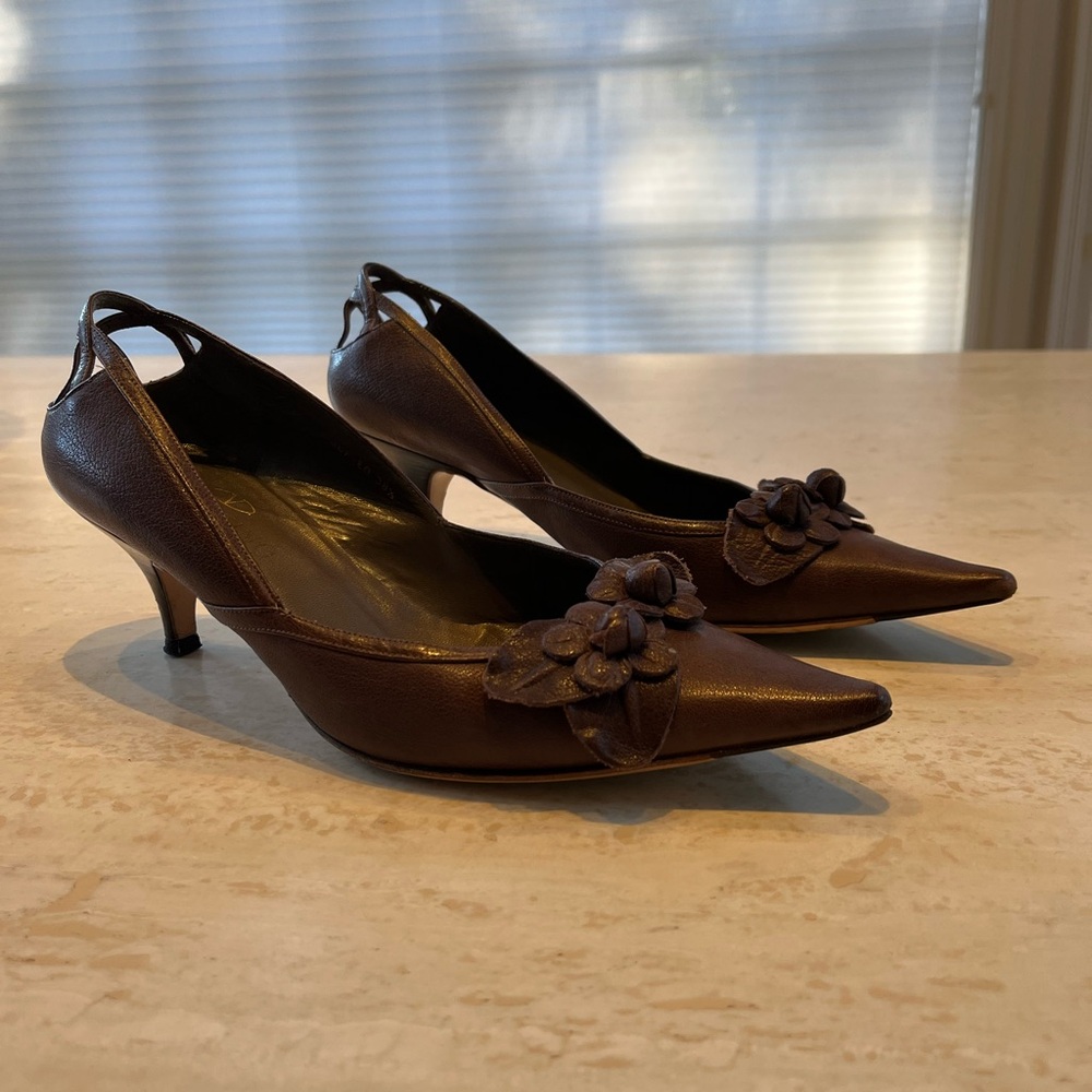 Valentino Garavani mocha brown kitten heel (2 1/4”) EU 38 1/2 - US 7 1/2